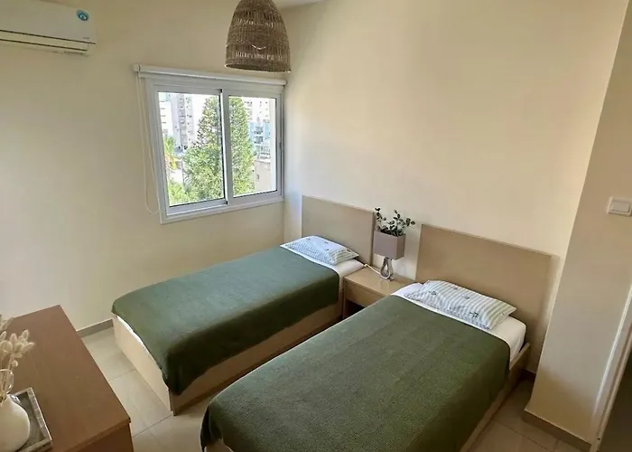 Апартаменти Amphora Ларнака